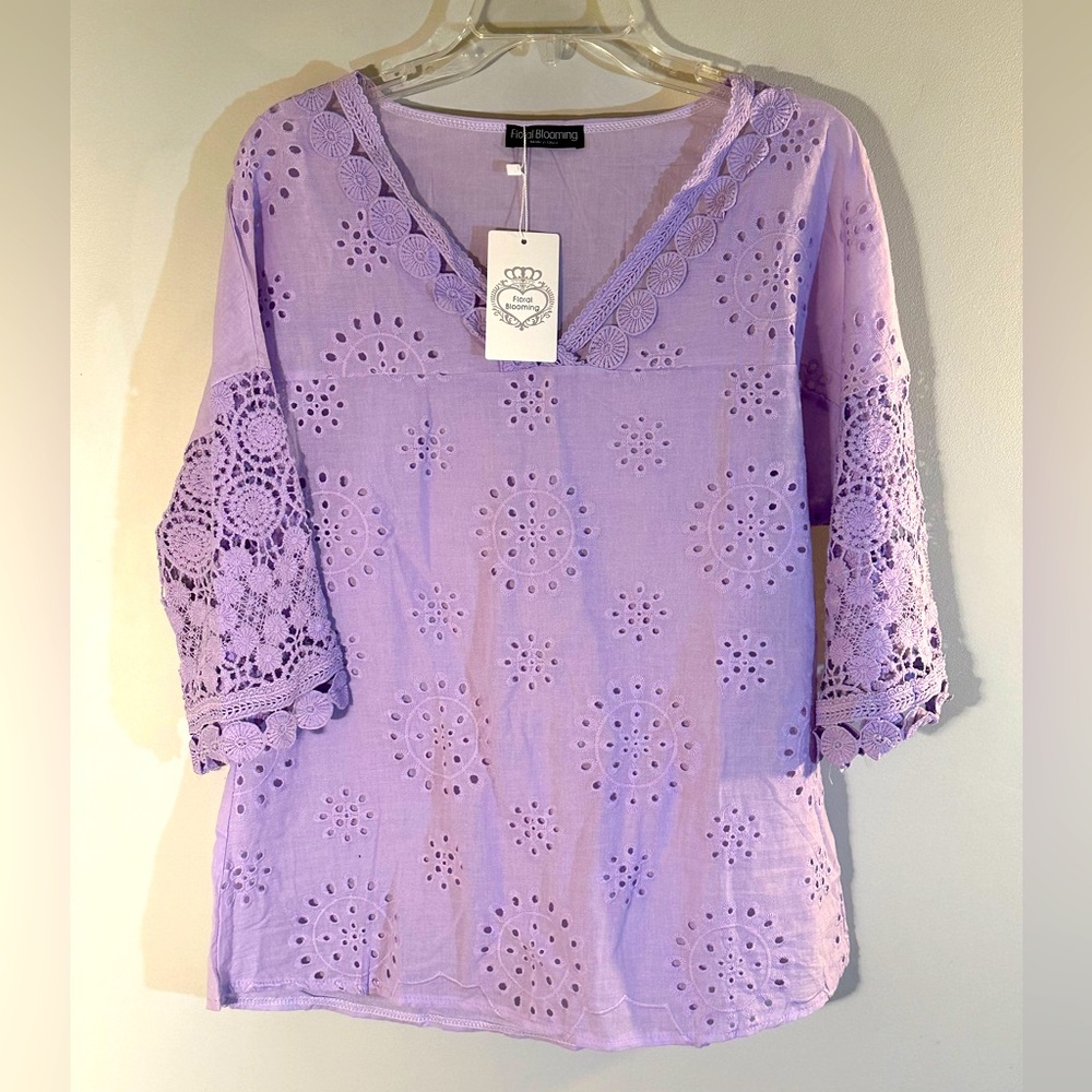 NWT LAVENDER EYELET COTTON TOP W/ CROCHETED SLEEVES